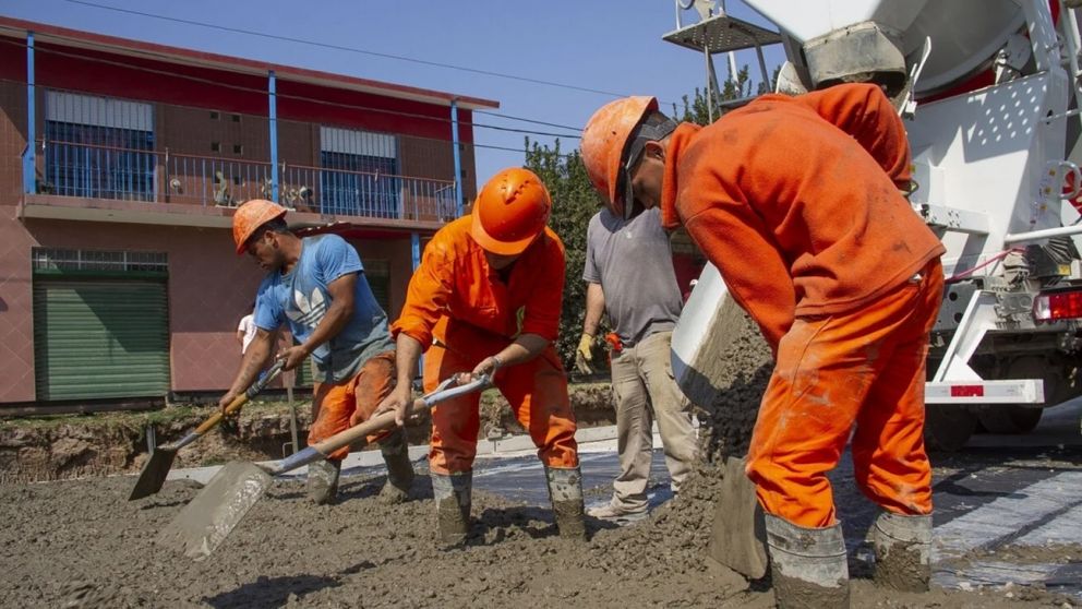 El Gobierno de Javier Milei homologó el acuerdo salarial de la UOCRA.