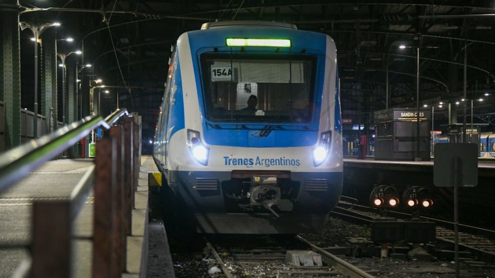 Trenes Argentinos informó que sigue la medida de fuerza de maquinistas.