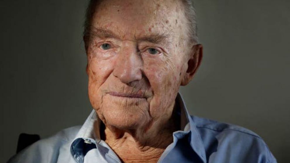 Ronald Scott tiene 101 años.