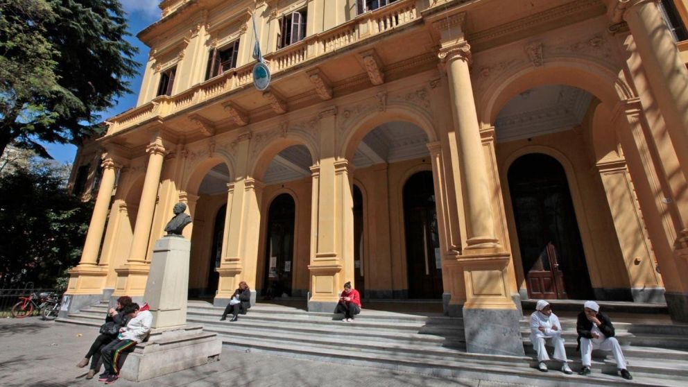 Ahora los alumnos pueden usar este lenguaje en exámenes y trabajos prácticos. (Twitter)