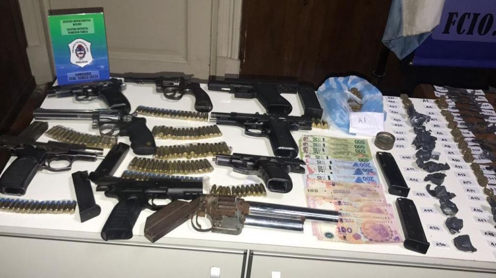Secuestraron armas, paco, cocaína y marihuana.