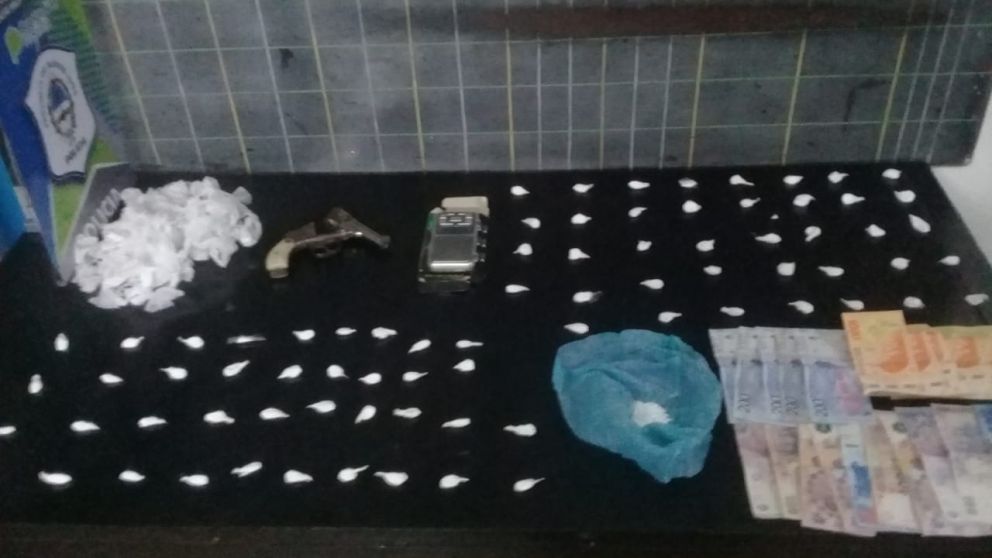 Algunos de los elementos incautados en los diversos allanamientos.