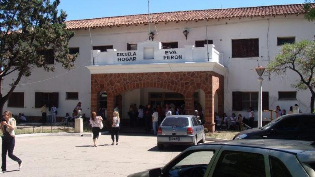 En este complejo se aloja el chico de 14 años que busca hogar.