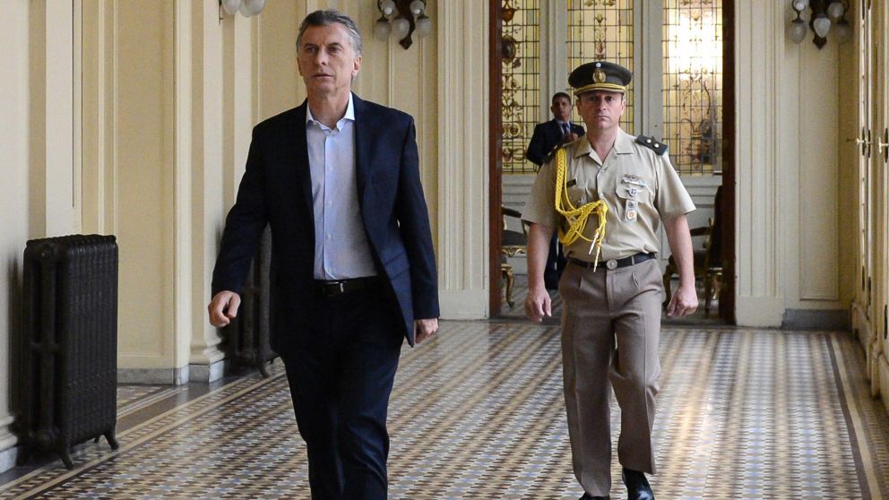 El presidente Mauricio Macri ingresando a la Rosada.