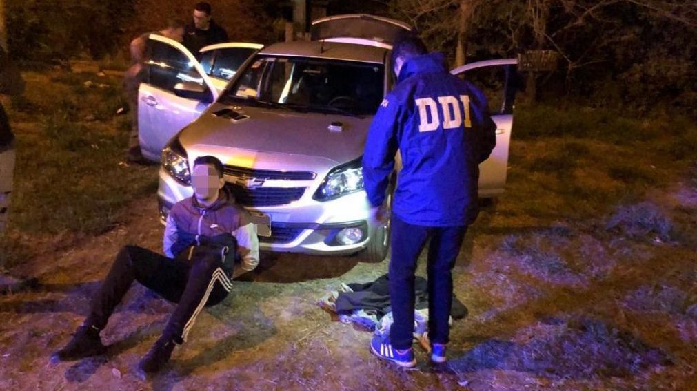 Así arrestaban a uno de los sujetos involucrados en el secuestro virtual.