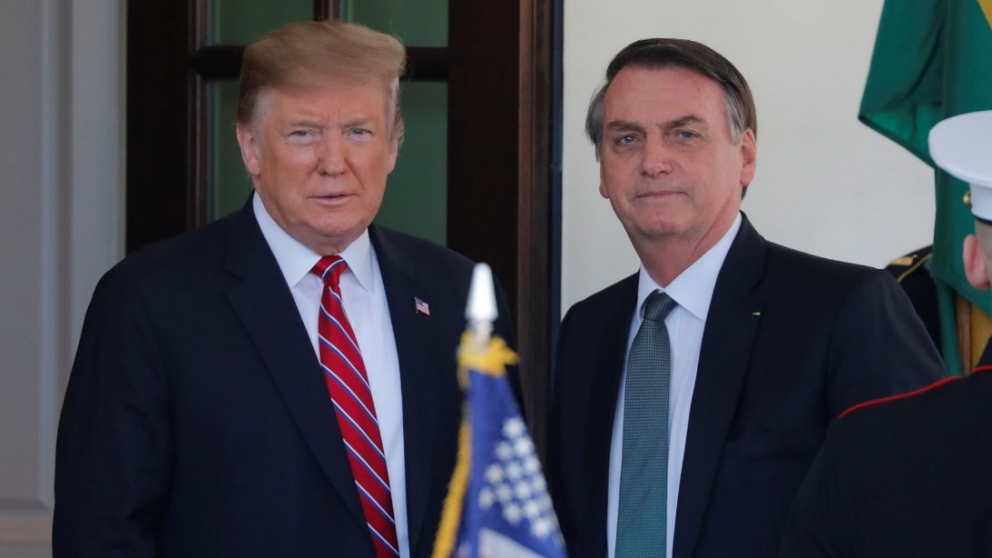 Trump respaldó a Bolsonaro por el incencio en el Amazonas (Reuters)
