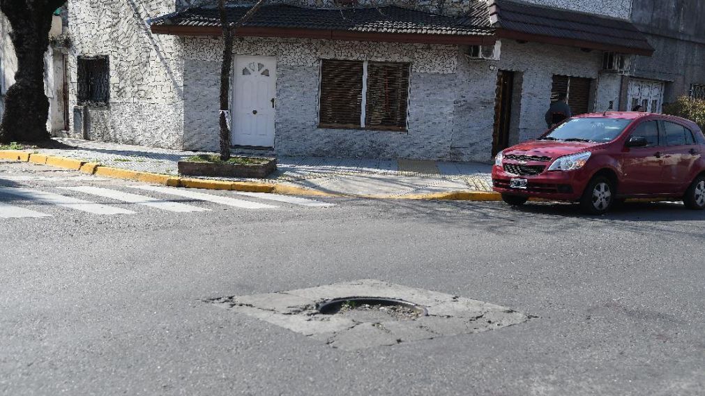 La esquina donde encontraron con dos impactos de bala a la Oficial Castillo (Rubén Paredes/Crónica).