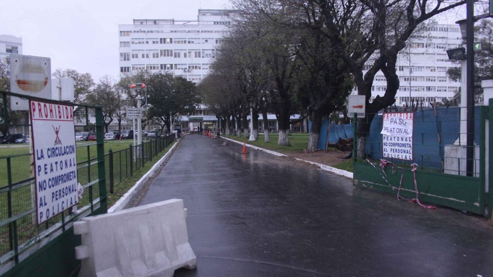 La oficial se encuentra internada en el hospital Churruca. (Crónica).
