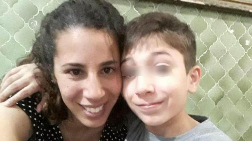 Balearon en la cara a una mujer polic�a para robarle el arma y el chaleco