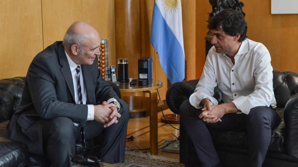 El candidato presidencial, con el ministro Hern�n Lacunza.