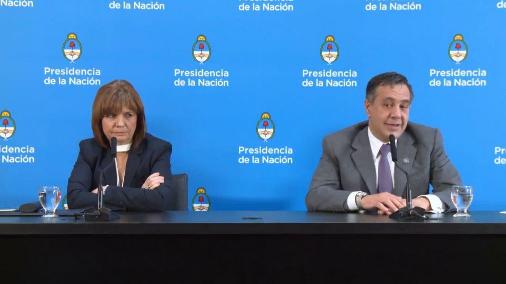 Patricia Bullrich y Alejandro Finocchiaro en conferencia de prensa.