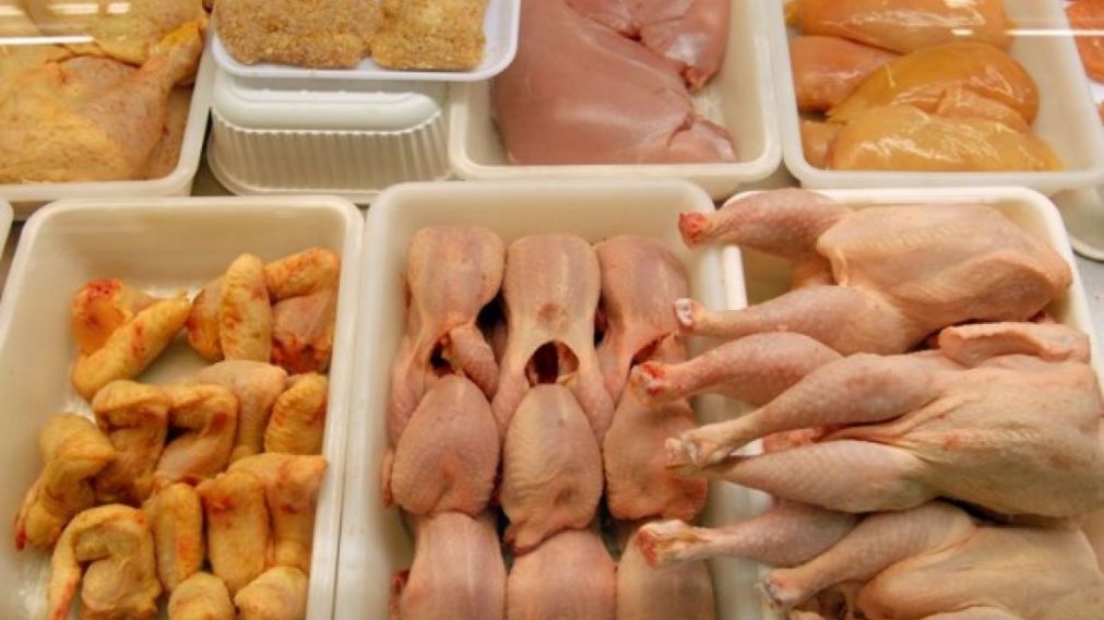 A pesar de su bajo precio, el pollo subió mucho.