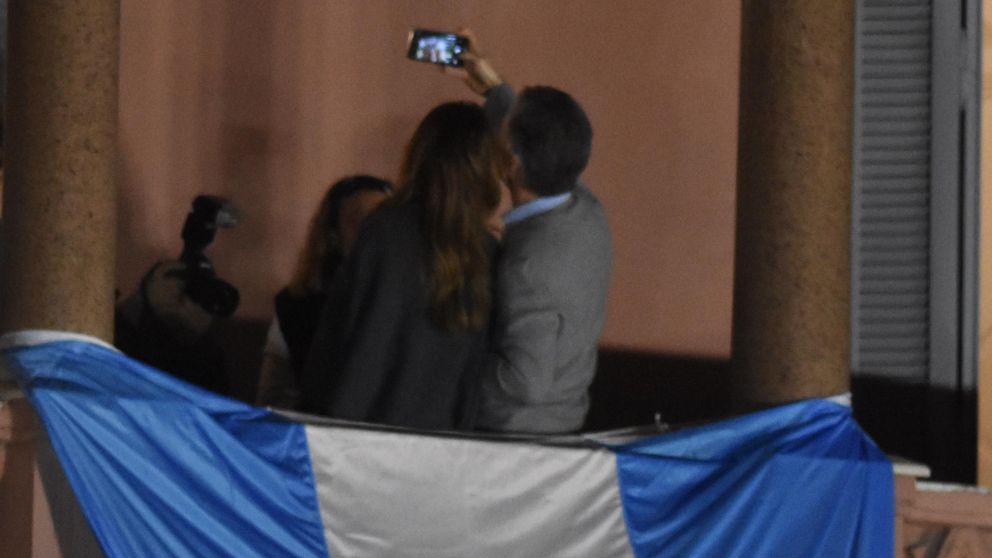 Macri y Awada en el balcón de la Rosada (Crónica/Pablo Villán)