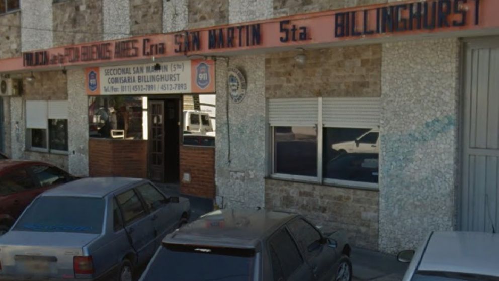 Pesquisas policiales de la comisaría de Billinghurst intentan averiguar el paradero del autor del crimen.