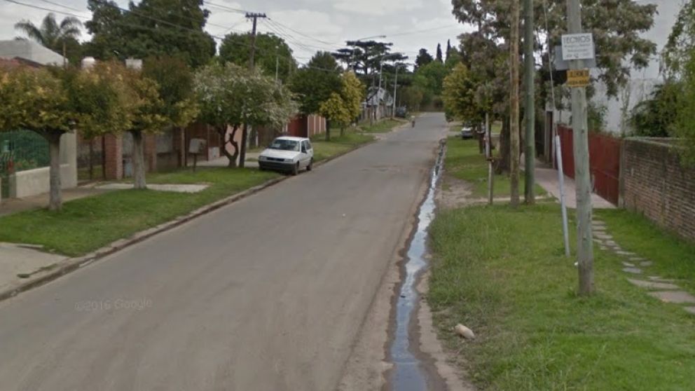 Acá el oficial de la Policía de la Provincia de Buenos Aires abatió a disparos al malviviente.