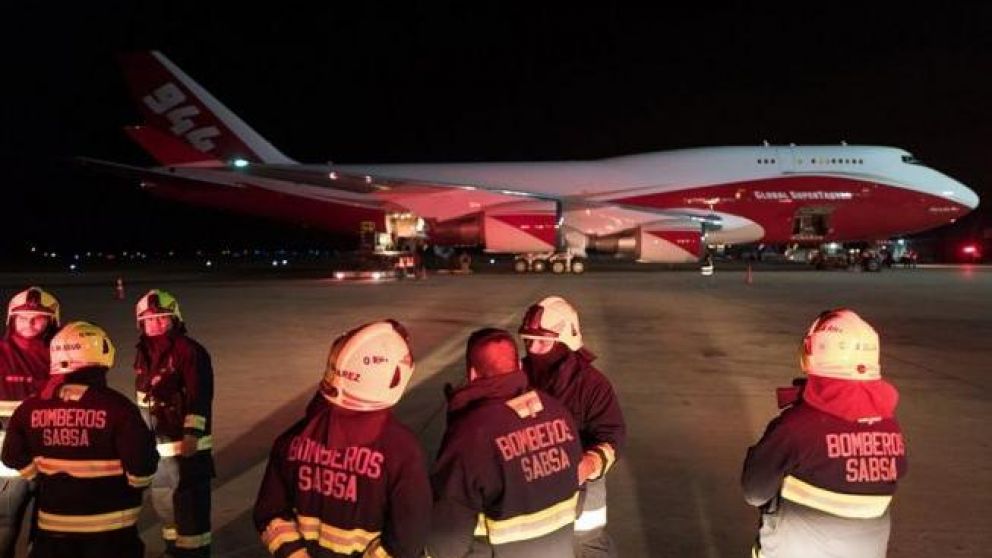 Este es el avión con el que combaten el fuego en Bolivia.