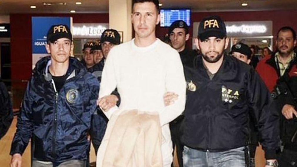 As� lleg� a nuestro pa�s Fabbro, acorralado por la Justicia. (Archivo)