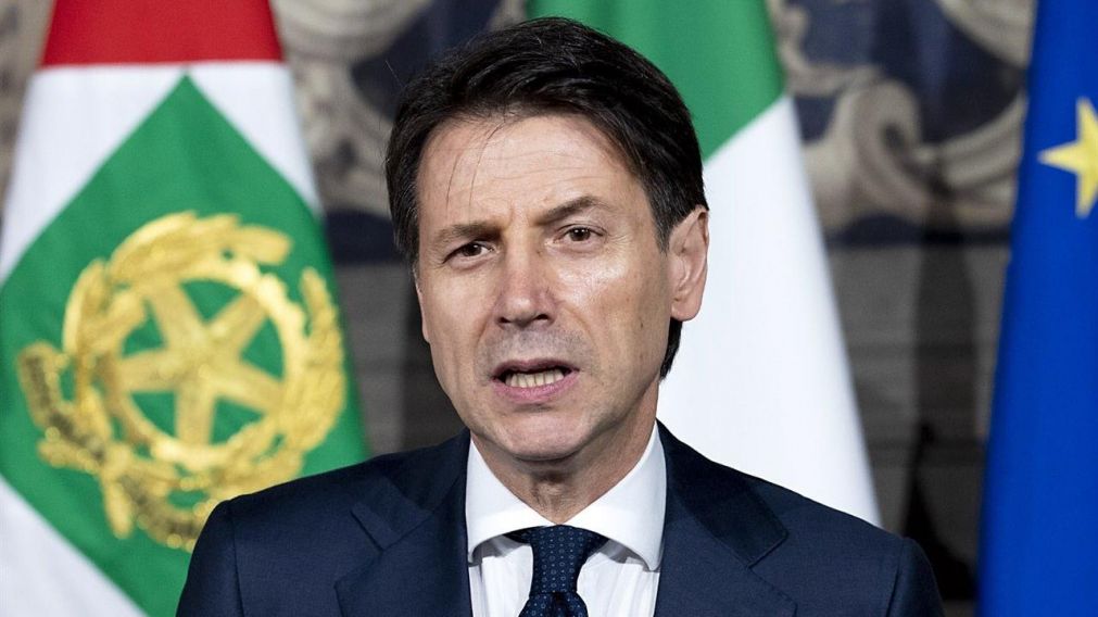Conte se fue pero el jefe de Estado le dijo que continúe mientras estudia opciones.