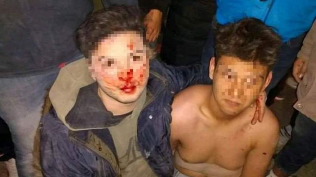 Los jóvenes acusados de robo y golpeados por los vecinos (Gentileza El Diario Sur).