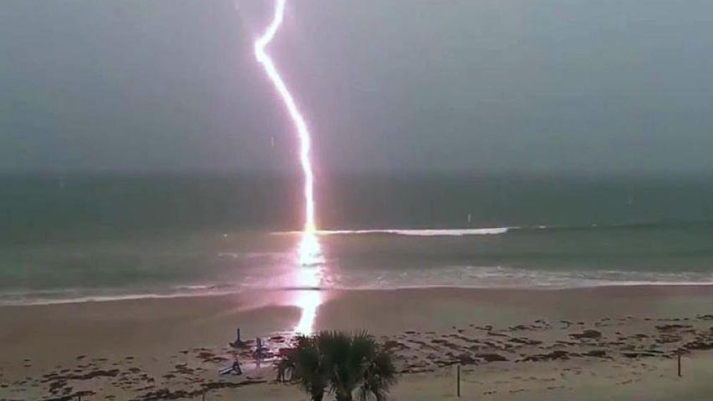 Así impactó un rayo en una playa cubana. (Imagen de archivo)