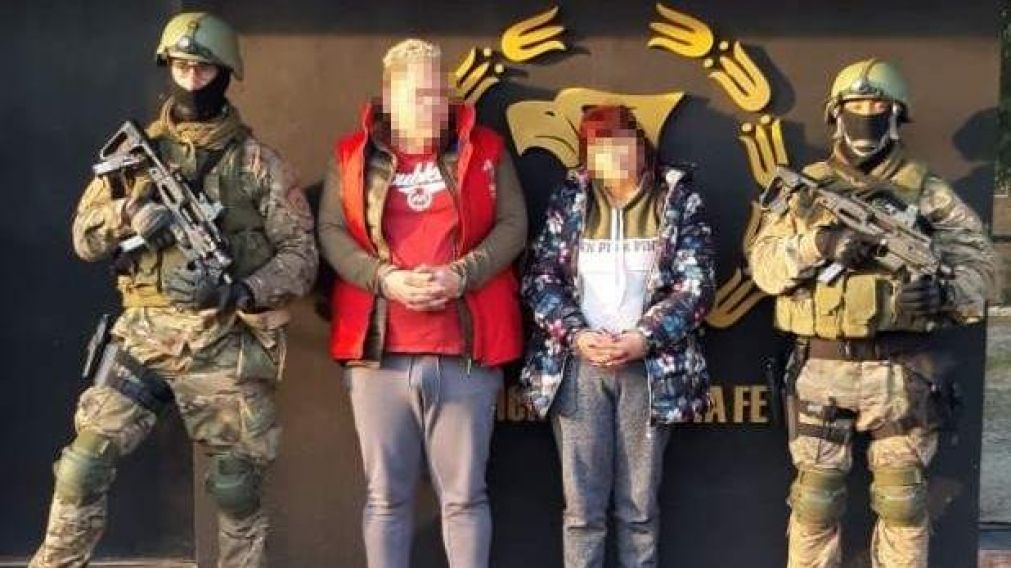 El ataque se produjo contra una hilera de familiares que aguardaban en la puerta. 