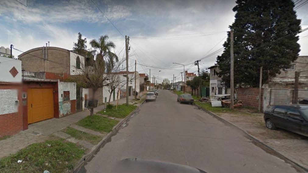 El violento episodio ocurrió dentro de un colegio situado en la calle Jorge Newbery. (Google Street View)