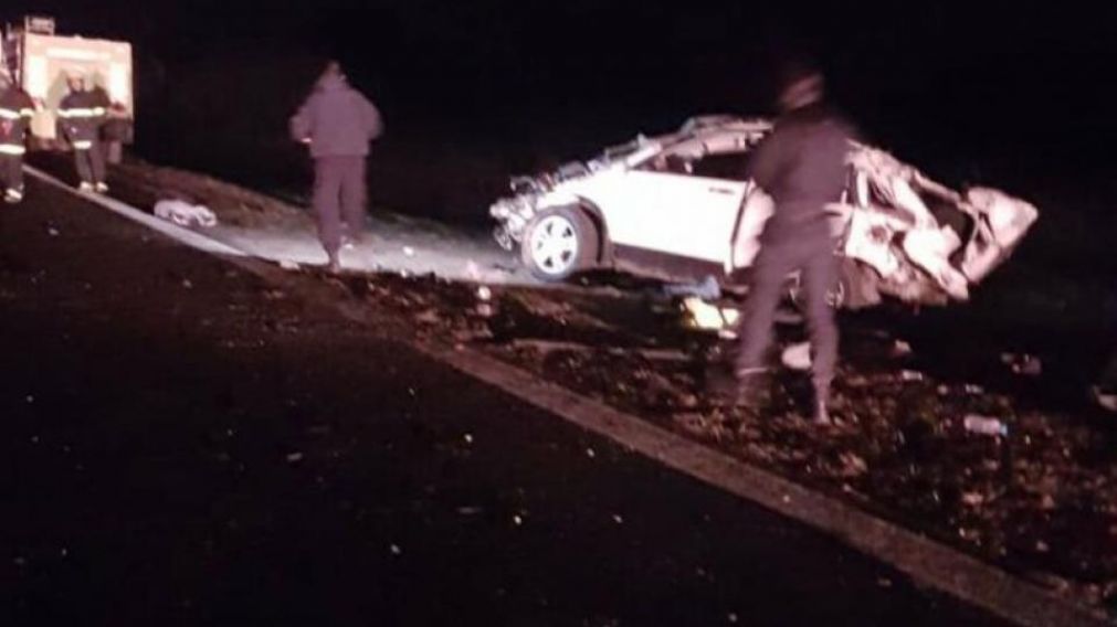 Así quedó la camioneta tras volcar en la ruta.