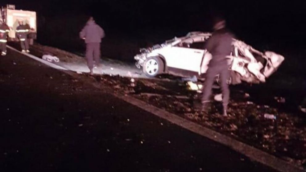 Así quedó la camioneta tras volcar en la ruta.