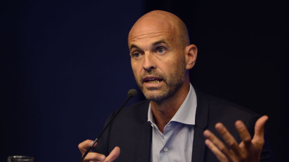 Dietrich ratificó que la nafta "queda congelada por 90 días"