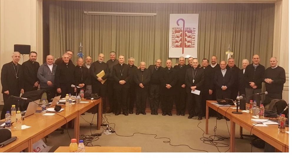 Los obispos posan para la foto despu�s del enceuntro de la conferencia episcopal. 