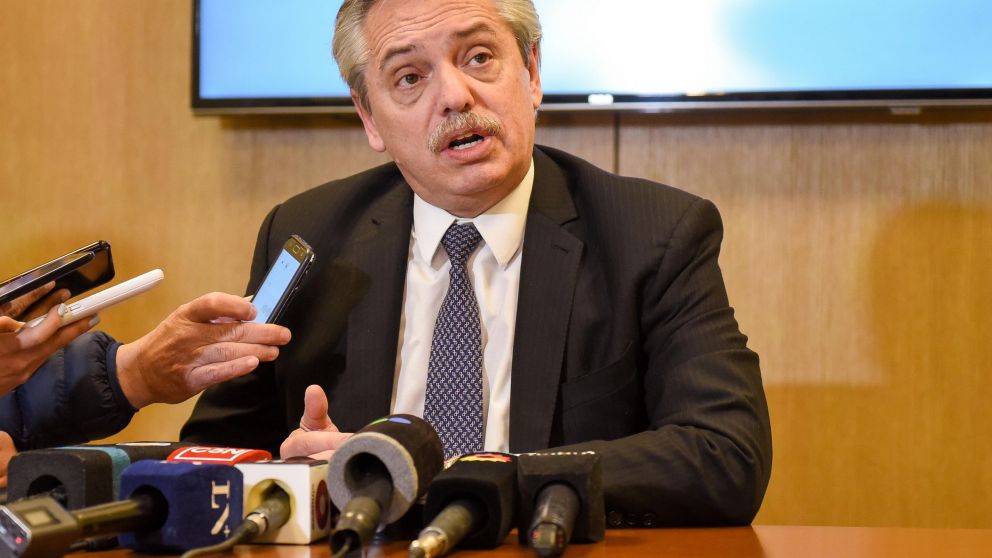 En conferencia de prensa, Fernández reveló detalles del diálogo con Macri. (Télam)