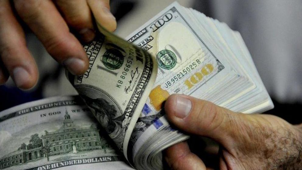 La divisa yanqui superó los $62.
