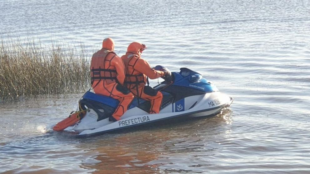 Un barco que navegaba en el Río de la Plata encontró un cuerpo flotando. (Prensa Prefectura)