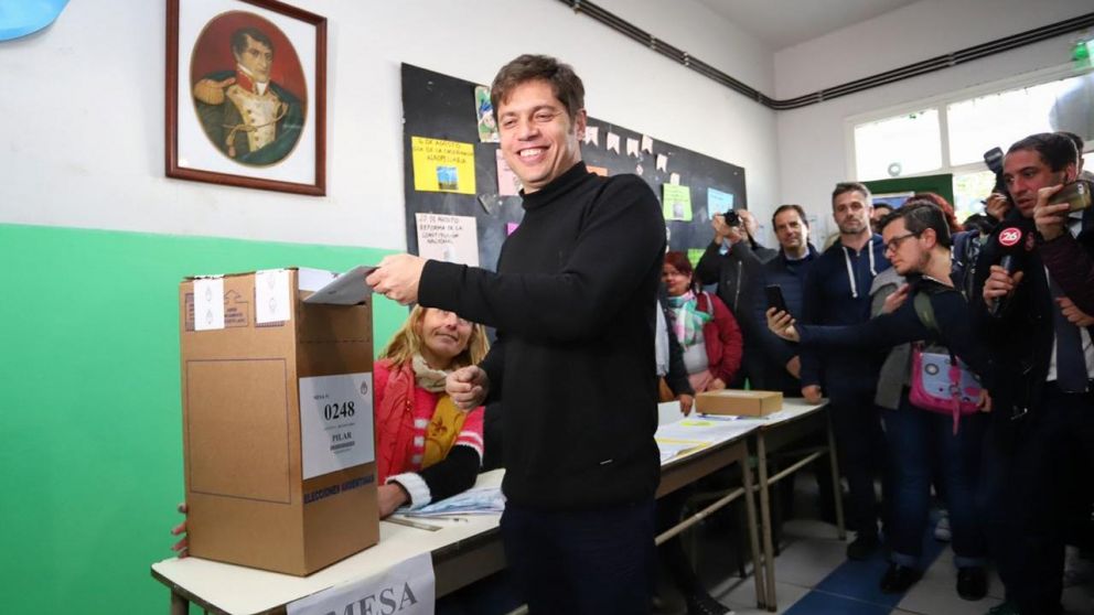 El precandidato a gobernador bonaerense votó en una escuela en Manzanares, en Pilar.