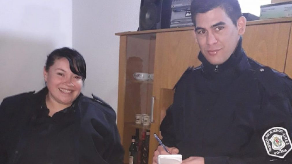 La subteniente Sara Vallejos y el oficial Carlos Rincón ayudaron a dar a luz a una mujer en Bahía Blanca.