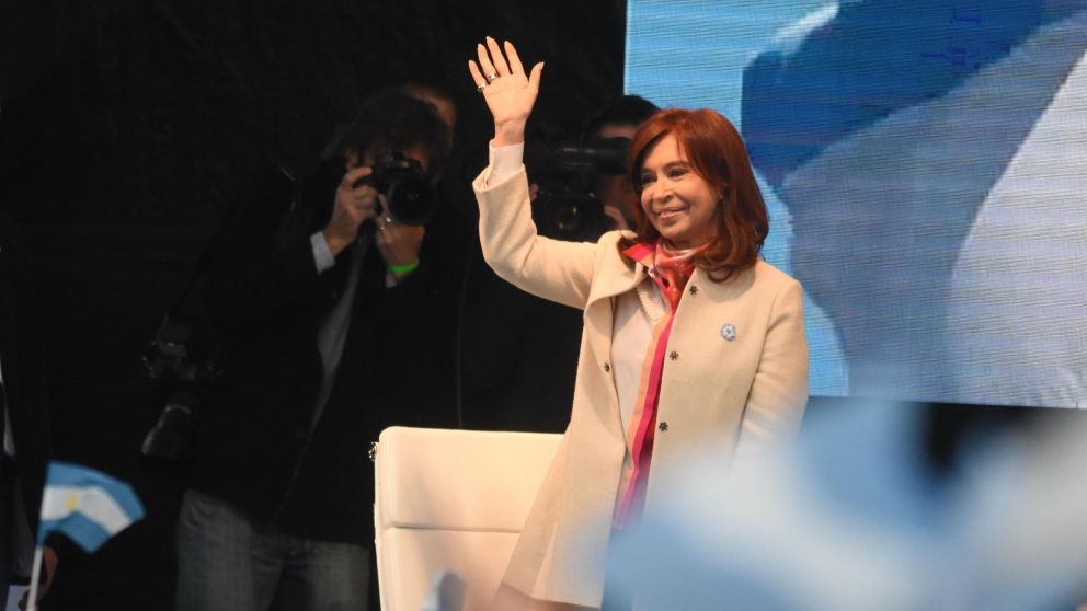 CFK y un llamado de atención para las autoridades (Crónica).