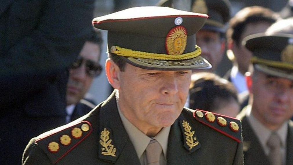 El ex jefe del Ejército recuperó su libertad tras conocerse el veredicto.