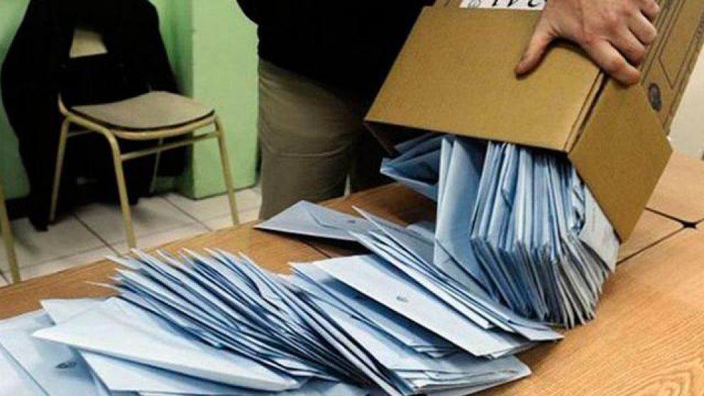 Especialistas dan detalles de cómo será el recuento de votos.