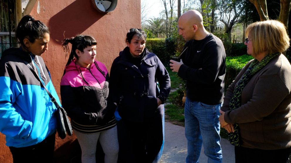Guido Giana charló con vecinos a días de las PASO.