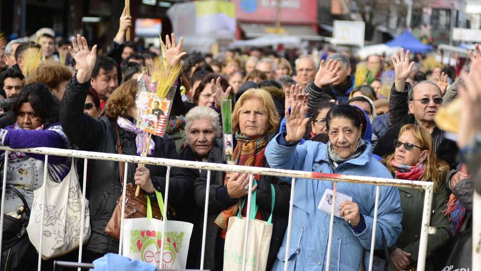 Una multitud se hizo presente en Liniers. (Jonatan Moreno/Crónica).