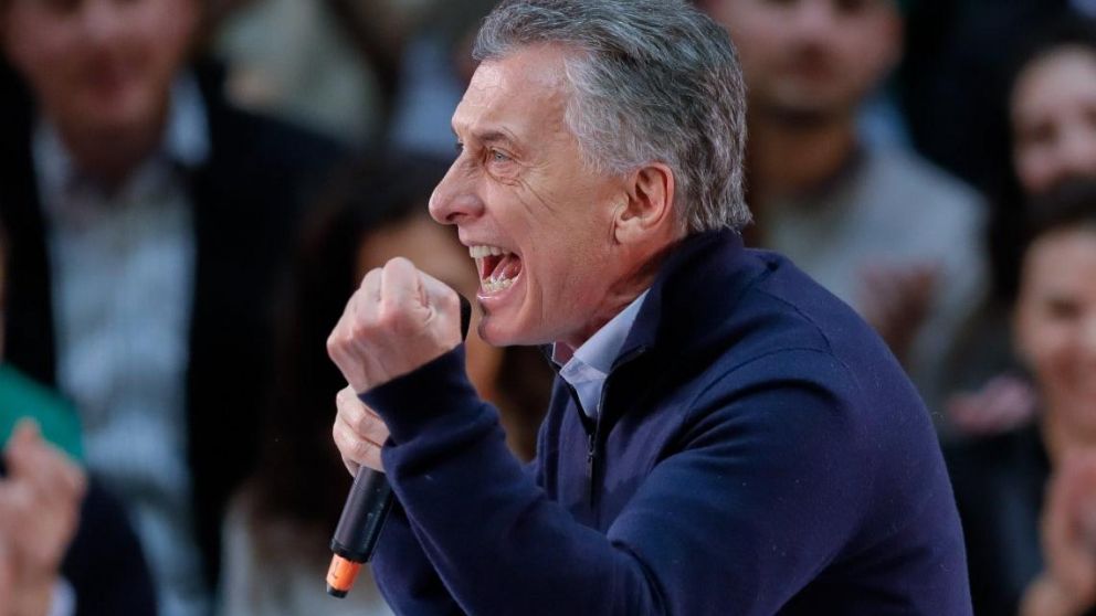 Macri emocionado en el acto de cierre de campaña realizado en el club Ferro.