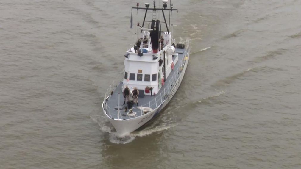 Los barcos de Prefectura buscan en las aguas del Río de La Plata.