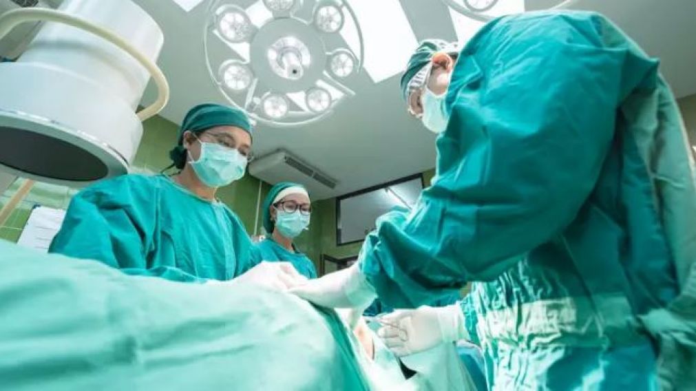"No sab�an que decirme", dijo el hombre sobre los m�dicos a cargo de la operaci�n (Gentileza: ladbible.com). 
