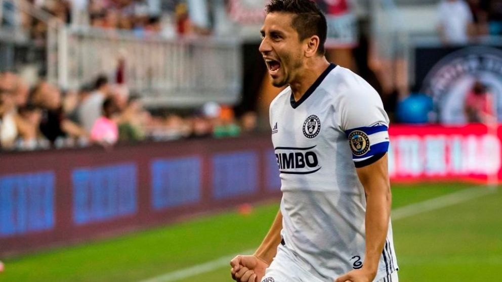 Alejandro Bedoya, el joven que manifetsó su reclamo en pleno partido.