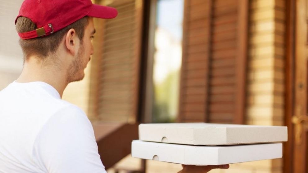 Deliverys continúan trabajando a pesar de la suspensión de las apps de Rappi, Glovo y PedidosYa.