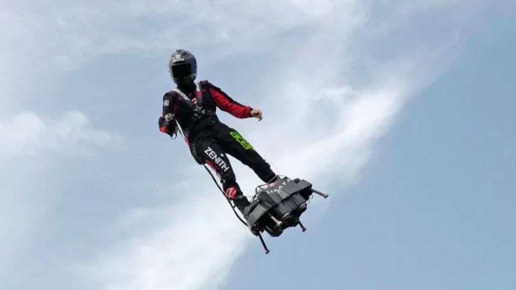 Frank Zapata logró volar sobre el Canal de la Mancha. (Gentileza AP)