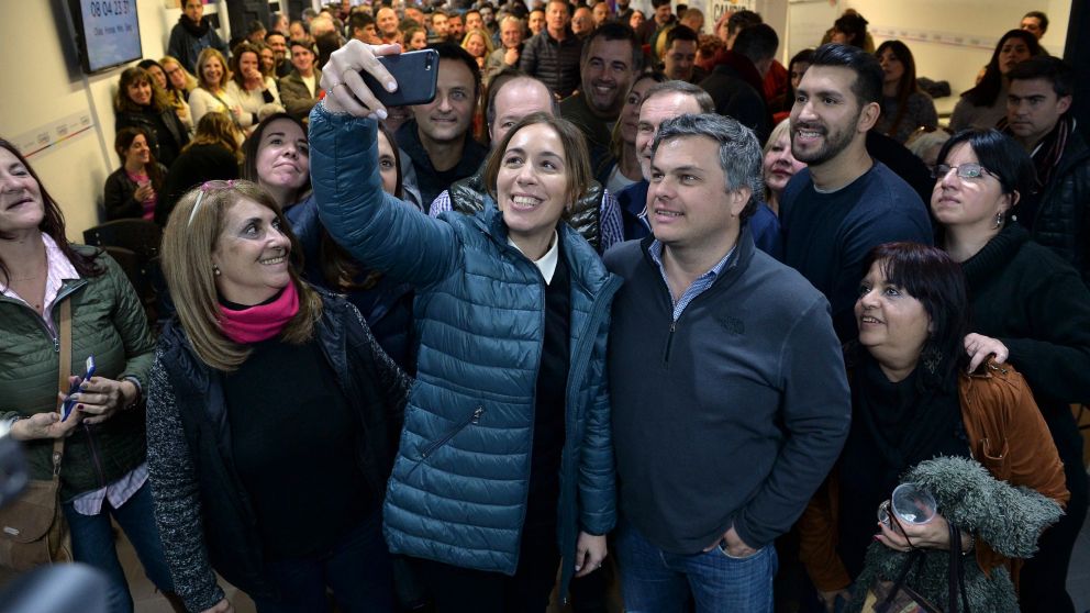 Vidal compartió un largo rato con militantes del oficialismo.