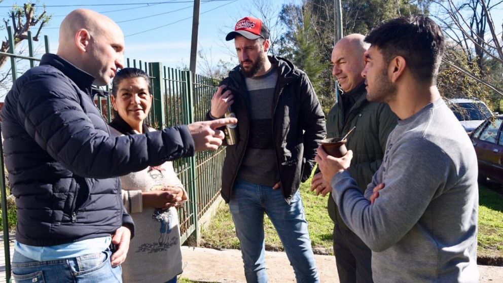 Giana salió a las calles a charlar con los vecinos.