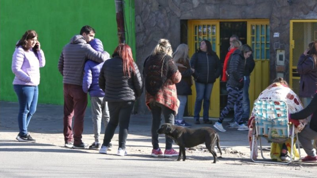 Consternación de familiares y vecinos por el asesinato del almacenero (Gentileza Rosario3)