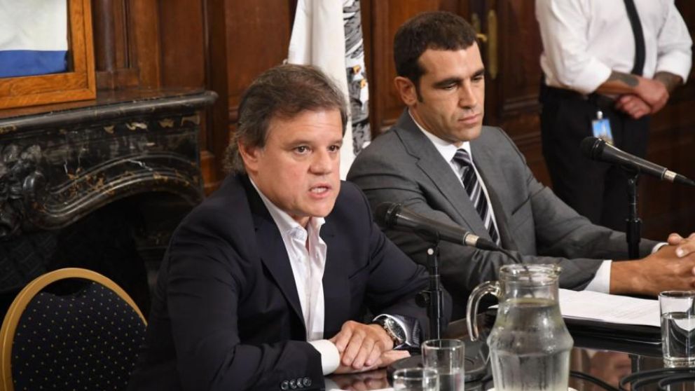 El abogado Diego Pirota y Enrique Sacco. (Télam).